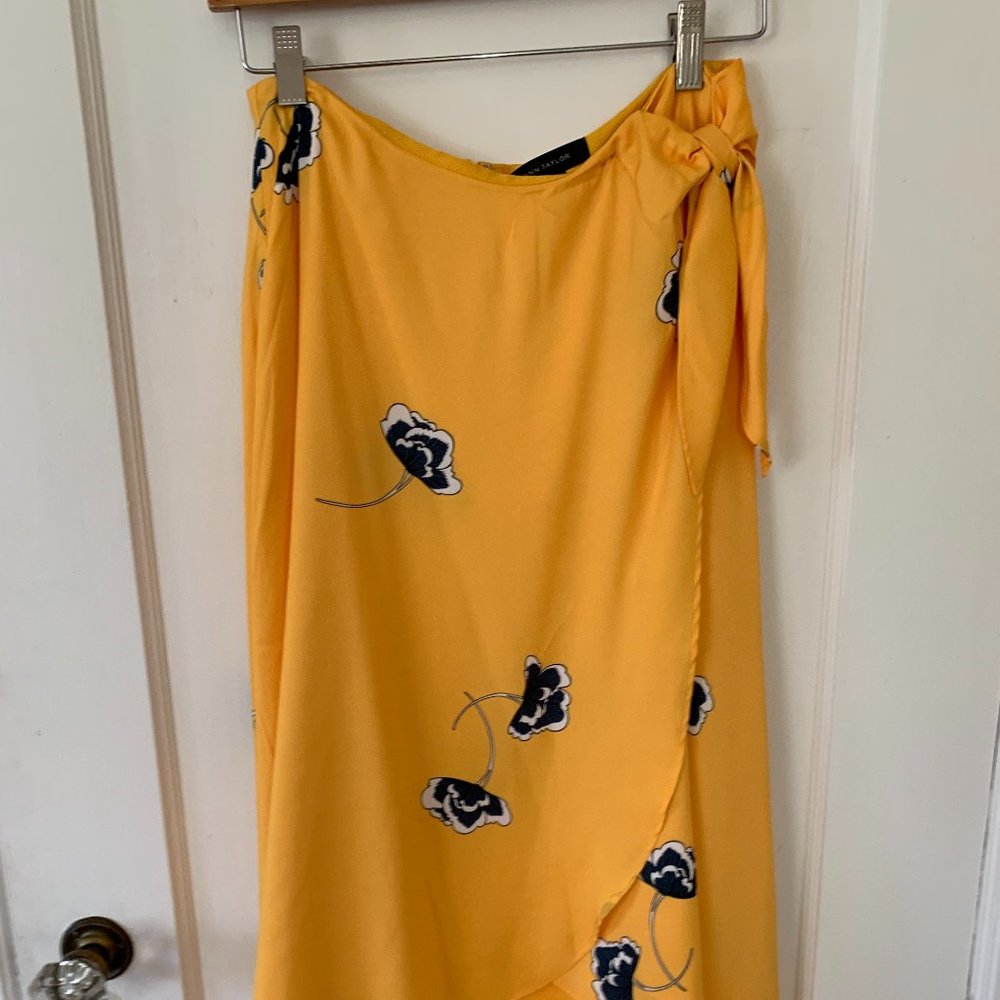 Ann Taylor XS skirt, marigold yellow with florals